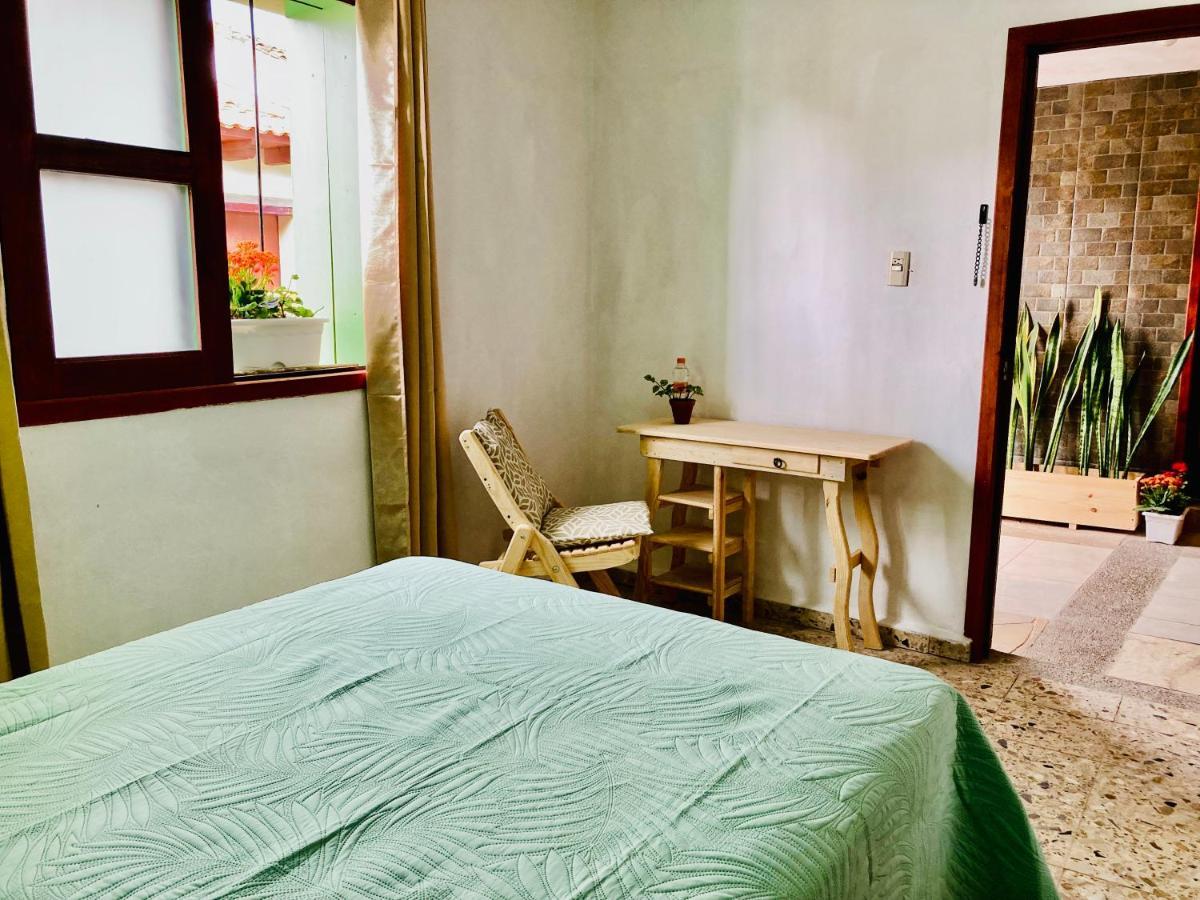 Alhambra Hotel - Сан-Кристобаль-де-Ла-Касас Экстерьер фото