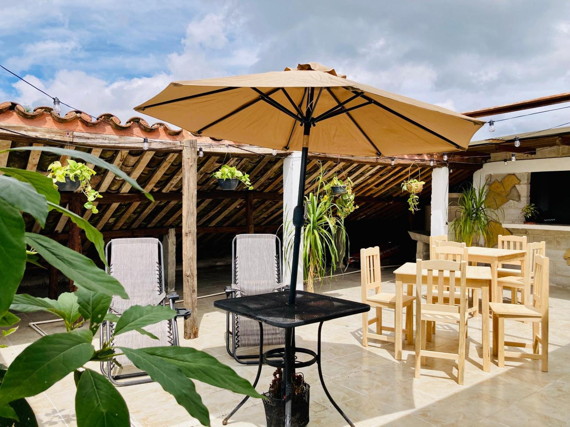 Alhambra Hotel - Сан-Кристобаль-де-Ла-Касас Экстерьер фото